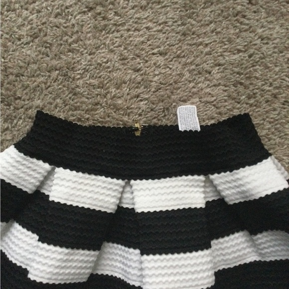Forever 21 Contemporary Skirt - Picture 2 of 13